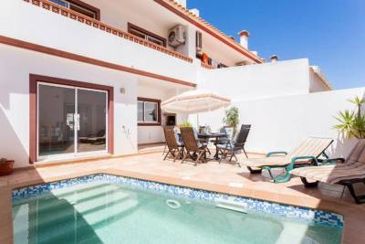 3 bed villa with private pool, short walk to beach