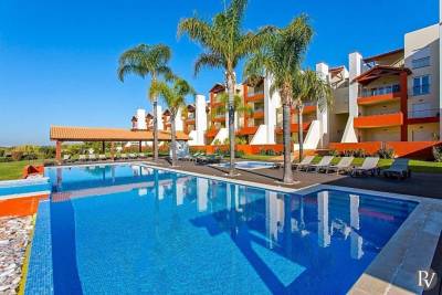 Vilamoura Apartment Sleeps 4 with Pool Air Con and WiFi