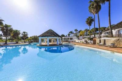 Quinta do Lago Apartment Sleeps 4 with Pool Air Con and WiFi