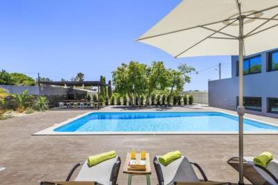Villa with 3 bedrooms in Quelfes with wonderful sea view shared pool enclosed garden 4 km from the beach