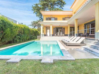 Villa Crisante - Luxury 4 Bedroom Villa in Cascais - Private Pool and Games Room