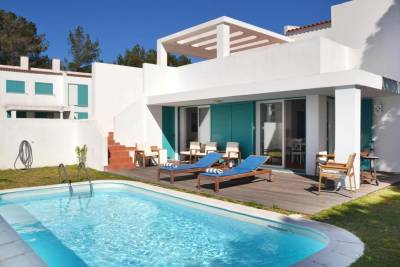 Torralta Villa Sleeps 8 with Pool and Air Con