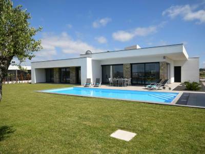 Modern Villa in Alcobaça with Private, heated Swimming Pool